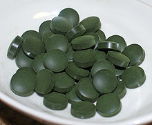 https://upload.wikimedia.org/wikipedia/commons/thumb/b/b2/Spirulina_tablets.jpg/220px-Spirulina_tablets.jpg